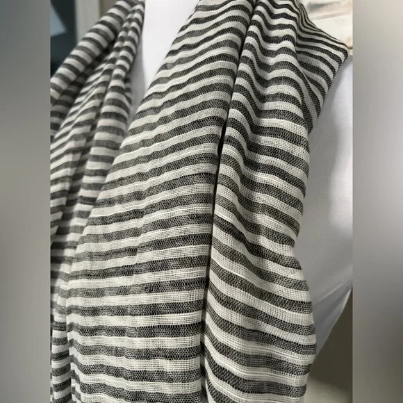 Stripped Scarf Grey and White Large Light Weight - Picture 3 of 5
